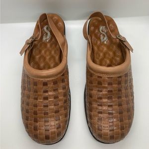 SoftWalk genuine leather slingback clog size 8.5 medium, light brown